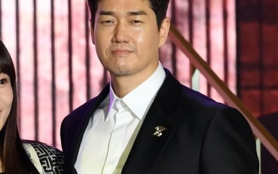 '종이의 집' 유지태 "한국만의 매력과 해학 담았다"