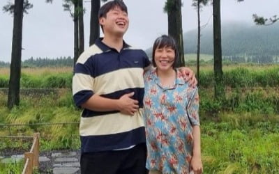 김영희, ♥10살 연하와 태교여행…'배 볼록'도 닮은 부부 "몸 힘들어도 붙어있으면 웃어"[TEN★]