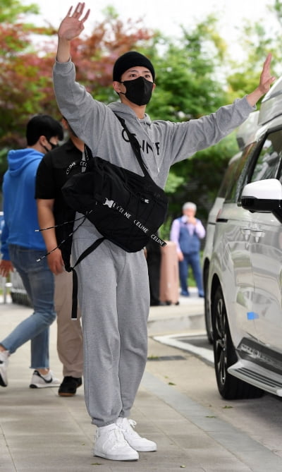 [TEN 포토] 박보검 '파리 패션쇼 다녀왔어요'