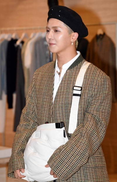 [TEN 포토] 위너 송민호 '어느쪽으로 봐도 잘생김'