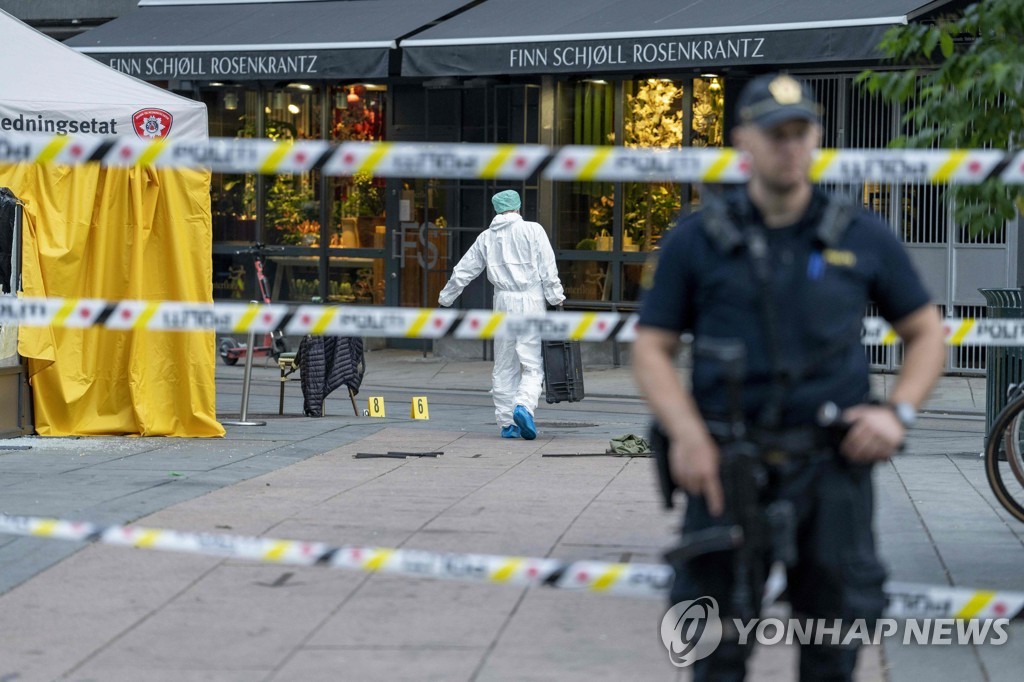 오슬로 게이바 총기난사로 2명 사망…"극단적 이슬람 테러"(종합3보)