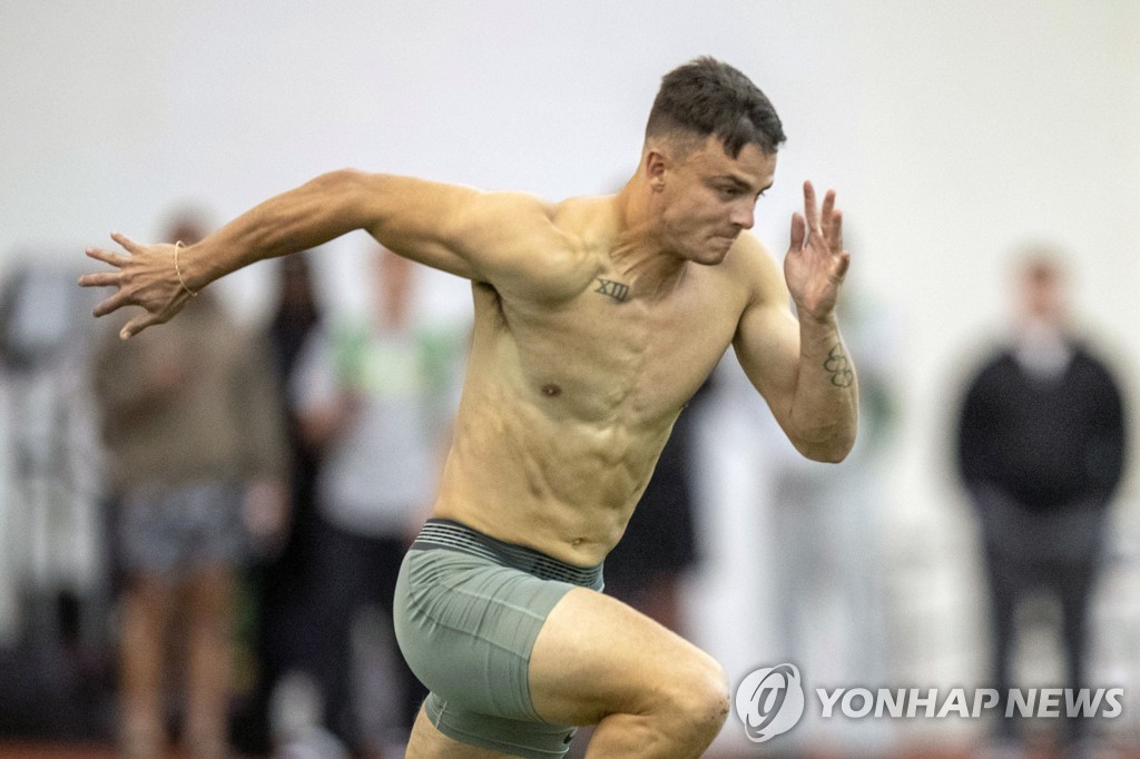 '예비 NFL 선수' 앨런, 육상 110ｍ허들 역대 3위 기록…12초84