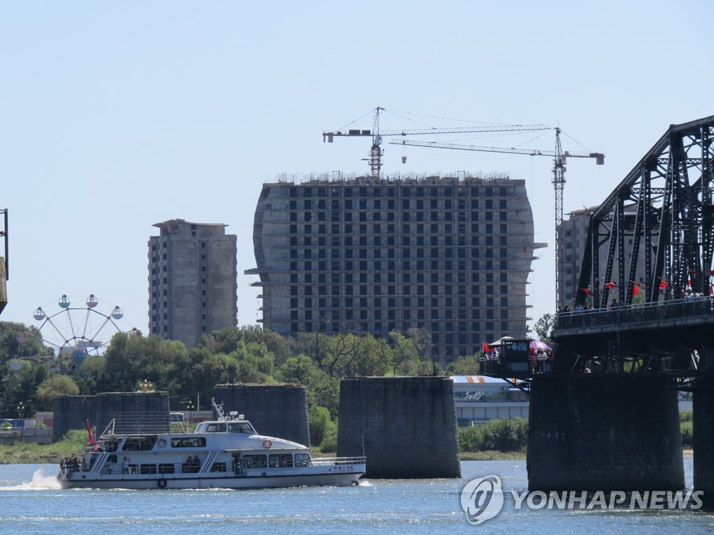 북중접경 신의주 '집단감염' 사례 확인…누적 발열 400만명 육박(종합)