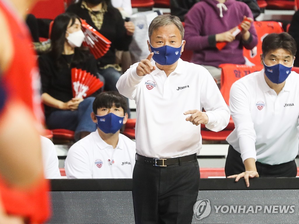 한발 물러서는 '만수' 유재학 감독 "숨 한 번 돌릴 때가 됐죠"