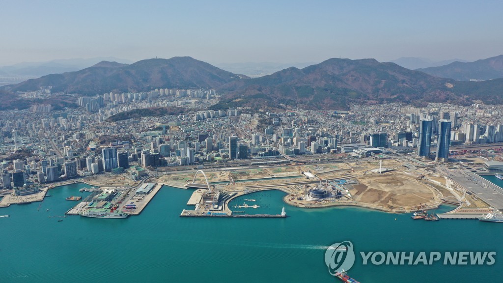 부산 북항재개발 특혜분양으로 200억원 받기로 한 공무원 기소