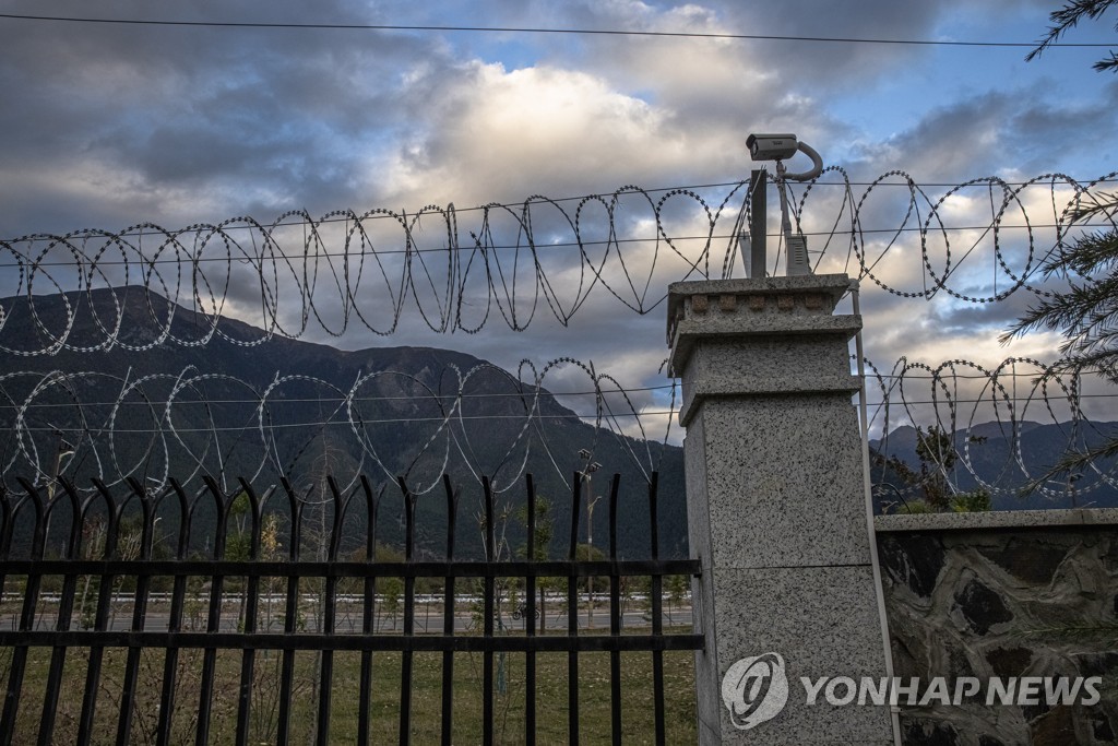 영국 노동연금국, '위구르족 감시' 중국 CCTV 제거