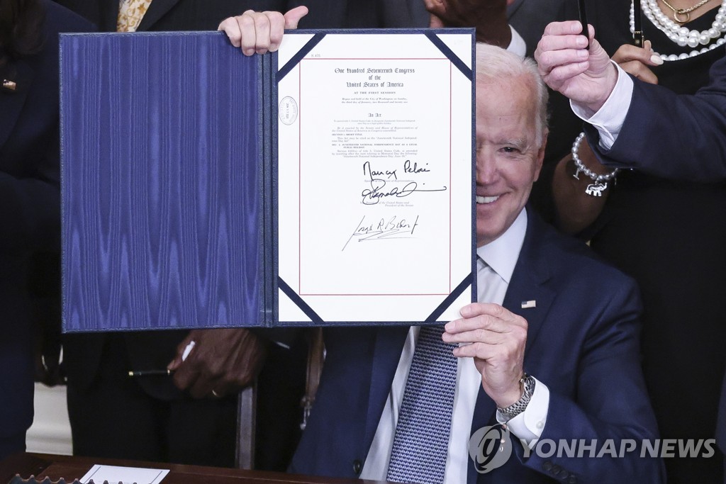 미 연방 공휴일된 '준틴스'…"'그냥 쉬는날' 전락에 상술 악용"