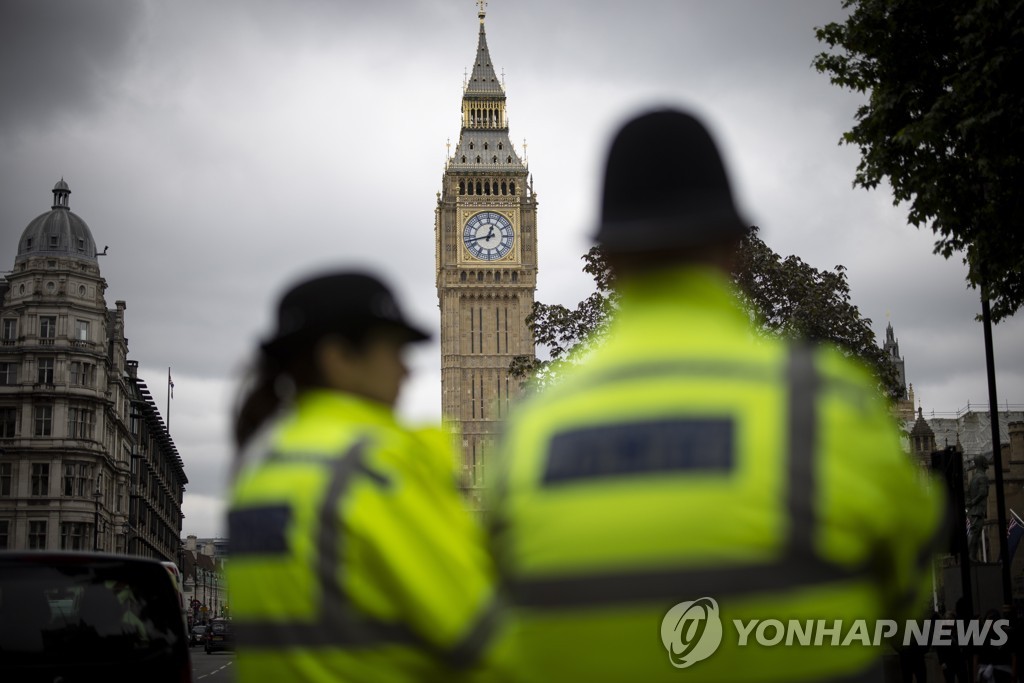 장기적출용 15세 소년 영국에 데려온 나이지리아 의원부부 체포