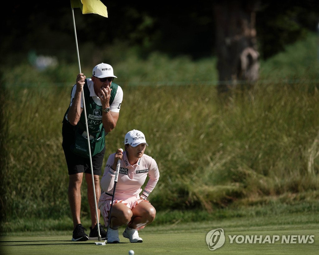 고진영, 숍라이트 LPGA 클래식 첫날 공동 3위…선두와 2타 차