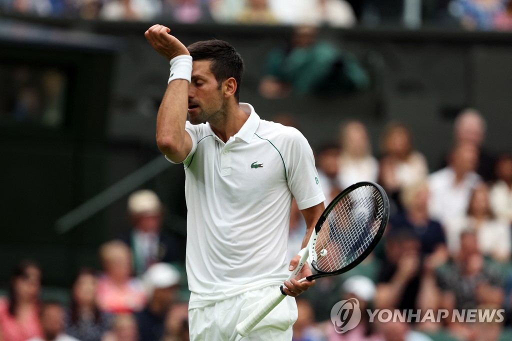 Kwon Sun-Woo, 'perdendo' para Djokovic... Ele perdeu na primeira rodada do Campeonato de Tênis de Wimbledon