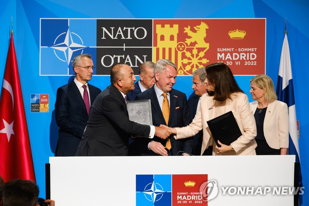 OTAN pressiona a Rússia na defensiva 