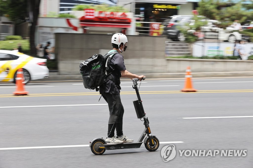 전동킥보드 자격 강화되자…개인형 이동장치 수입 33% 감소