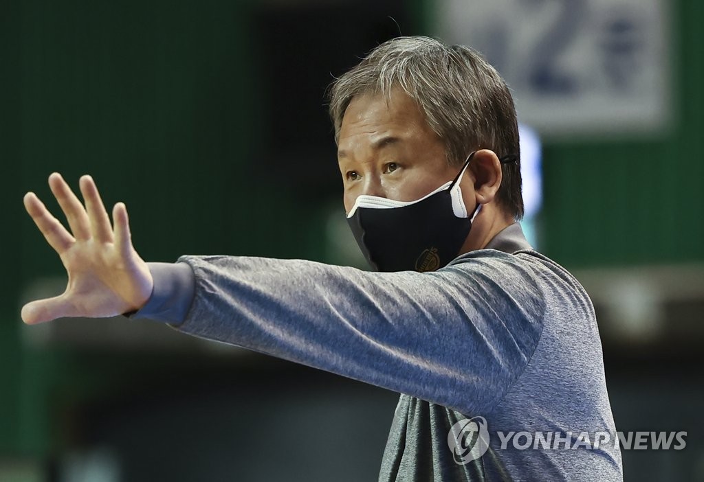 한발 물러서는 '만수' 유재학 감독 "숨 한 번 돌릴 때가 됐죠"