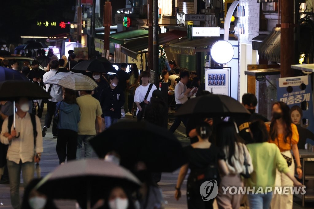 거리두기 해제에도 상당수 외식업체 "매출 안늘고 식재료가격 부담"