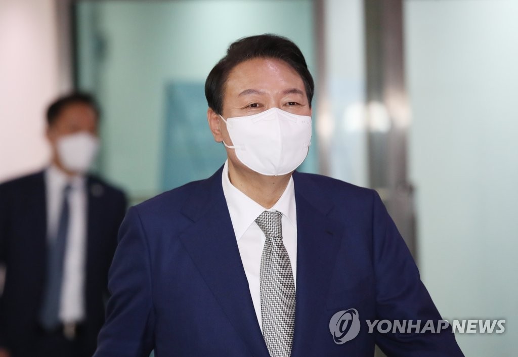 尹대통령 "선거결과 경제·민생 잘 챙기란 뜻…지방정부와 협력"