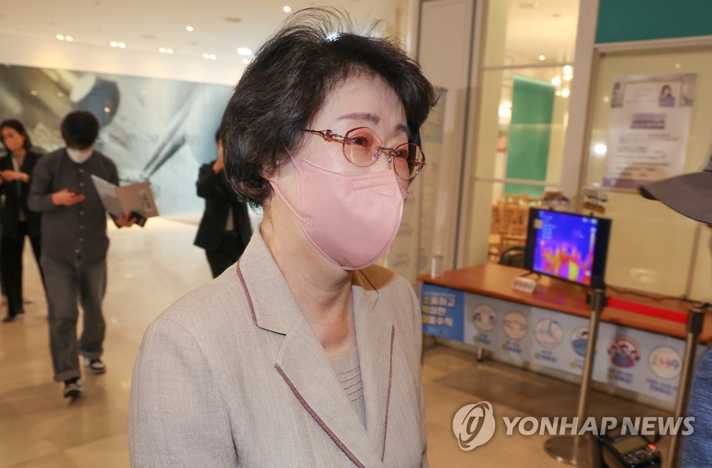 與, 김승희 '檢수사의뢰'에 잡은 손 놓나…"상황 변화 고려"