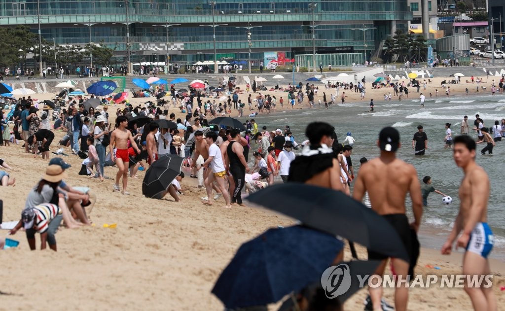 "마스크 벗고 시원하게"…해운대·송정해수욕장 부분 개장