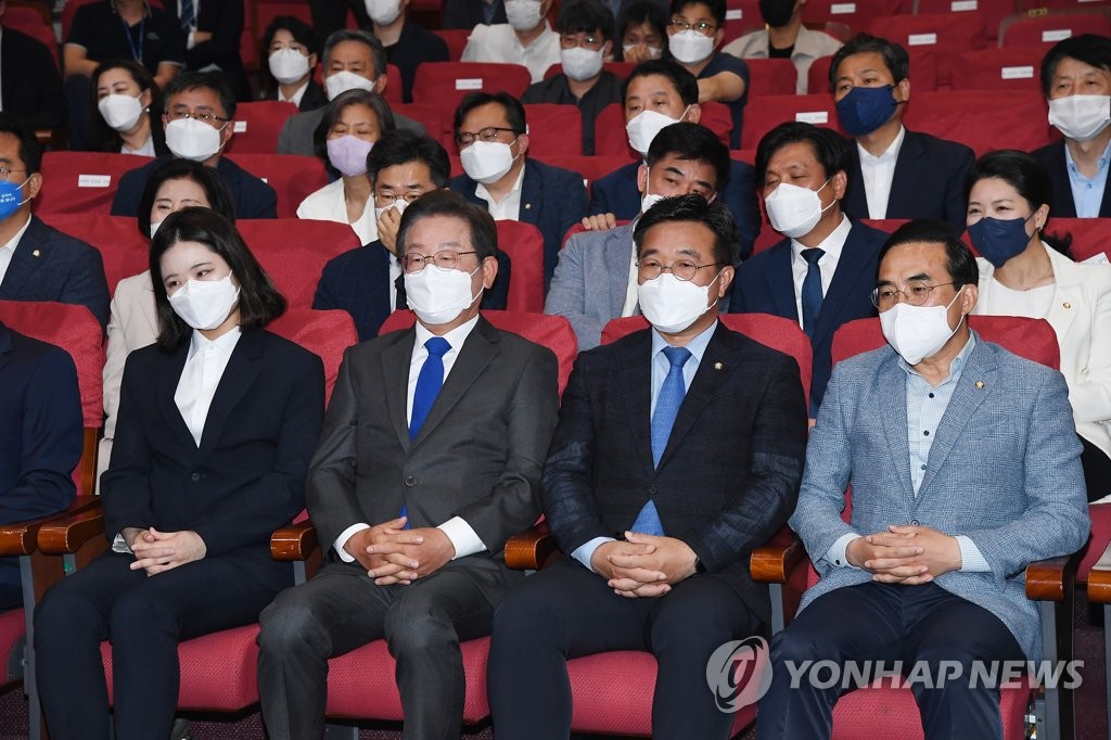 민주 비대위 총사퇴 "지방선거 결과 책임…당원·국민께 사죄"(종합)