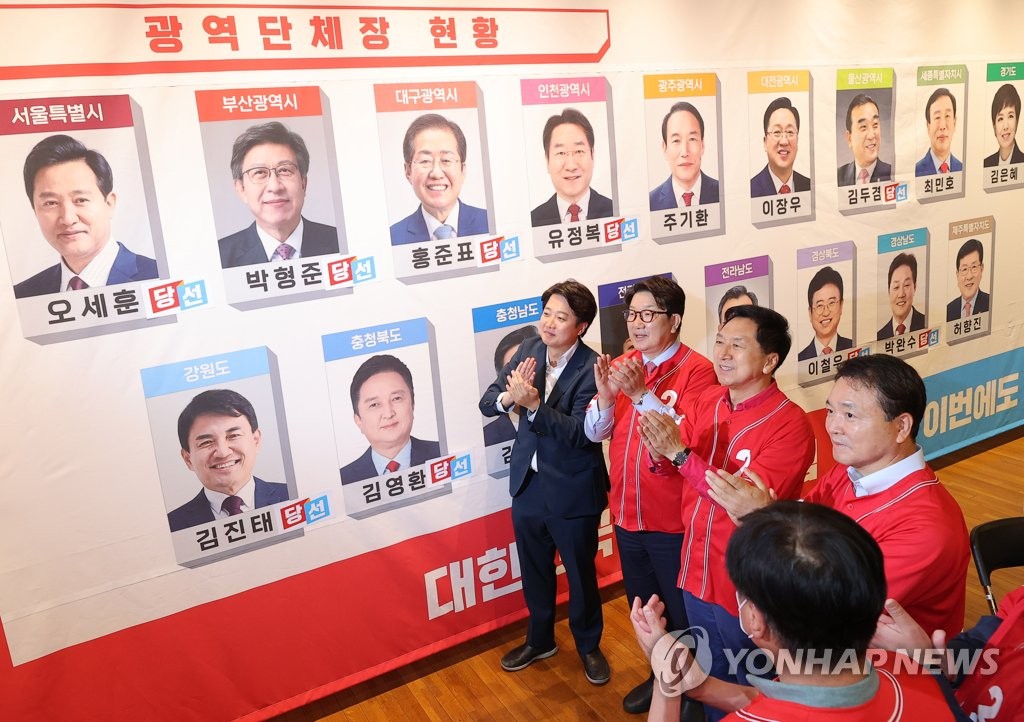 [6·1 지방선거] '안정론'에 쏠린 민심…붉은물결 속 경기 野 차지(종합2보)