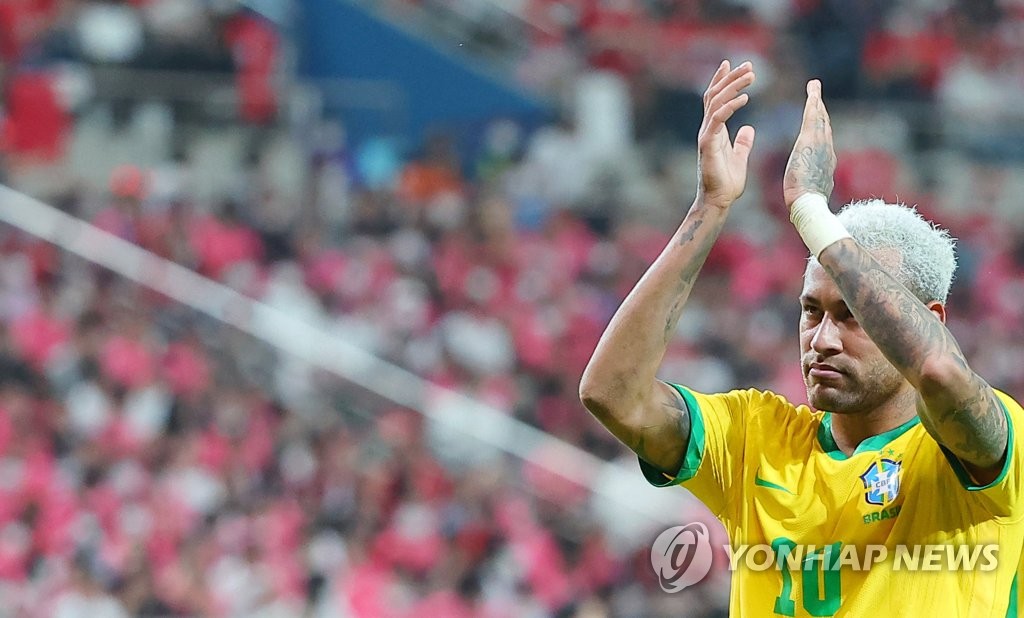 Ronaldo convocado por não comparecer para atender torcedores de Neymar... Park Ji Sung "Sinto muito"