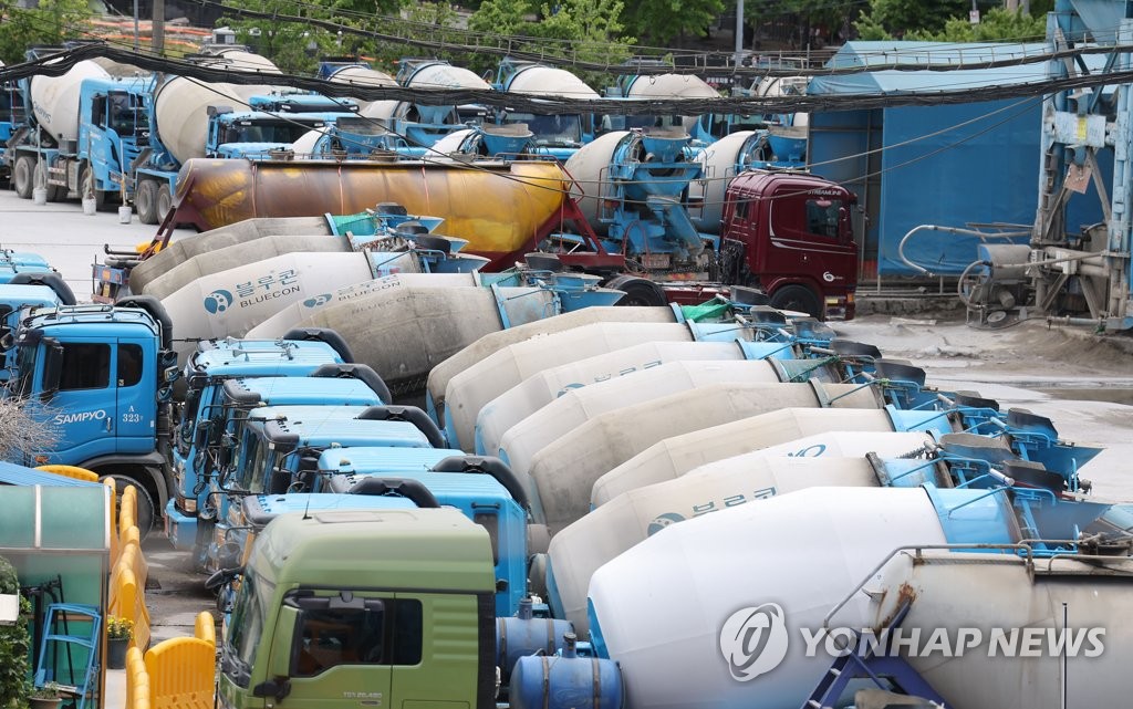 화물연대 파업에 시멘트 출하 중단 지속…"일 매출손실 153억원"