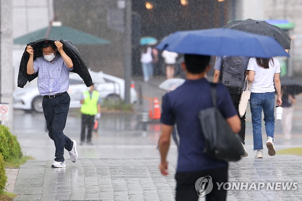 전북 오후 한때 소나기…낮 최고기온 32도