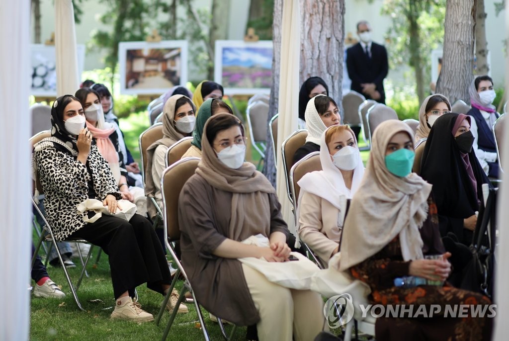 "따스한 봄날 꽃길 같아요"…이란인들의 한국어 사랑