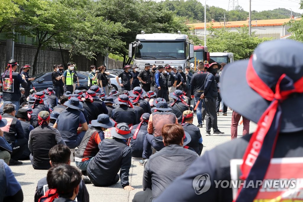 화물연대 파업 닷새째…정부 이틀째 실무협의에도 타협점 못찾아(종합)