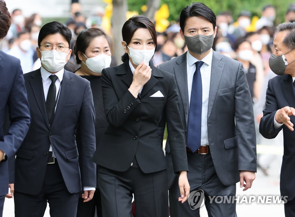 대통령실 "野, 김여사 추모의 마음 사적 논란으로 모나…참담"