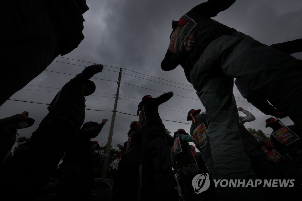 화물연대 고비 넘겼지만…줄줄이 예고된 '하투'에 긴장 고조