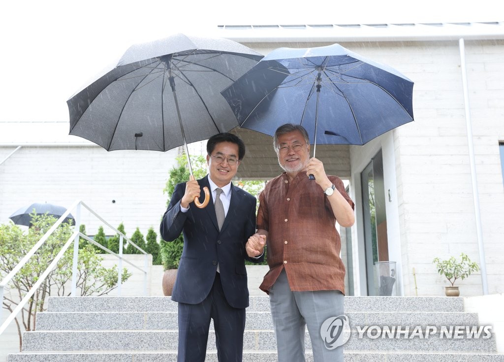 김동연, 문재인 전 대통령·권양숙 여사 예방…"국민통합 대화"