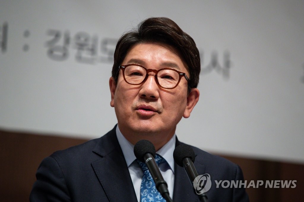 권성동 "여가부 예산 축내는 부서" 김현숙 "조직개편 논의시작"(종합)