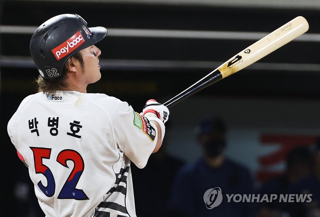 '국민타자' 이승엽이 '국민거포'박병호에게…"500홈런 도전하라"