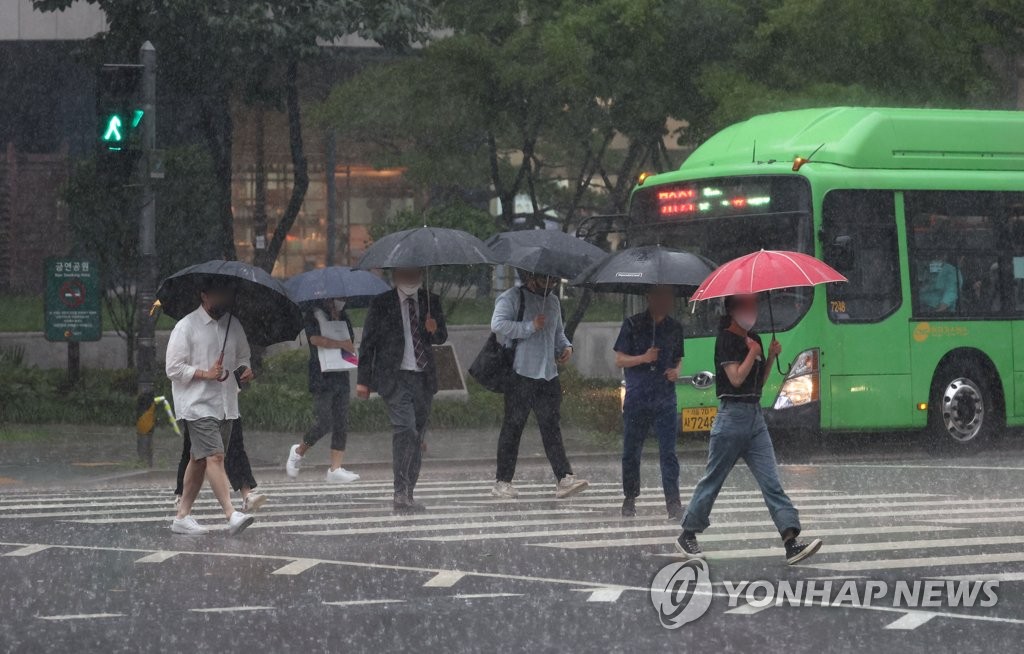 오전까지 전국 비 소식…집중호우로 인한 교통안전 유의