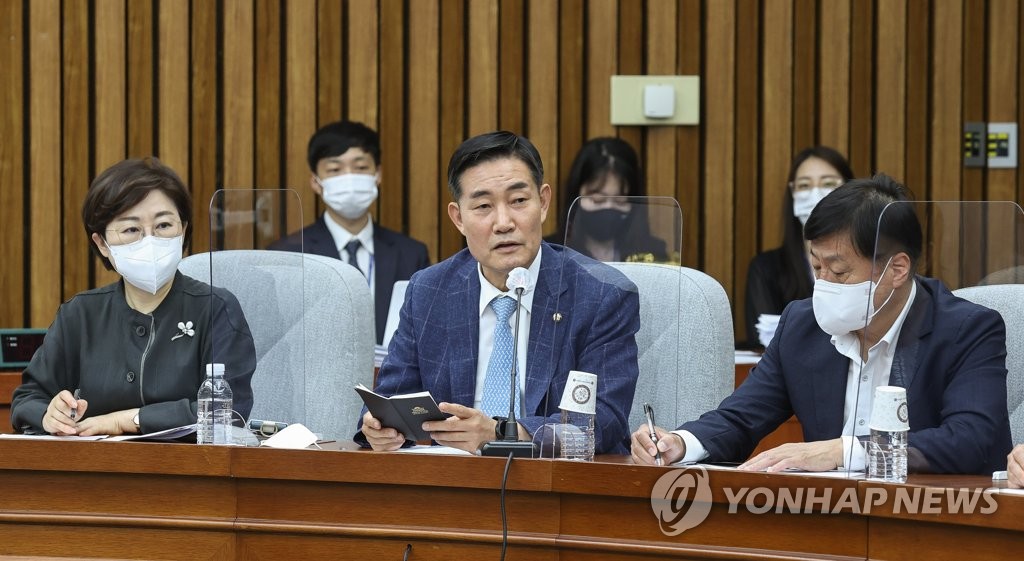 與 "北병사 '월북했다고 한다' 보고가 전부…월북몰이 단서확보"