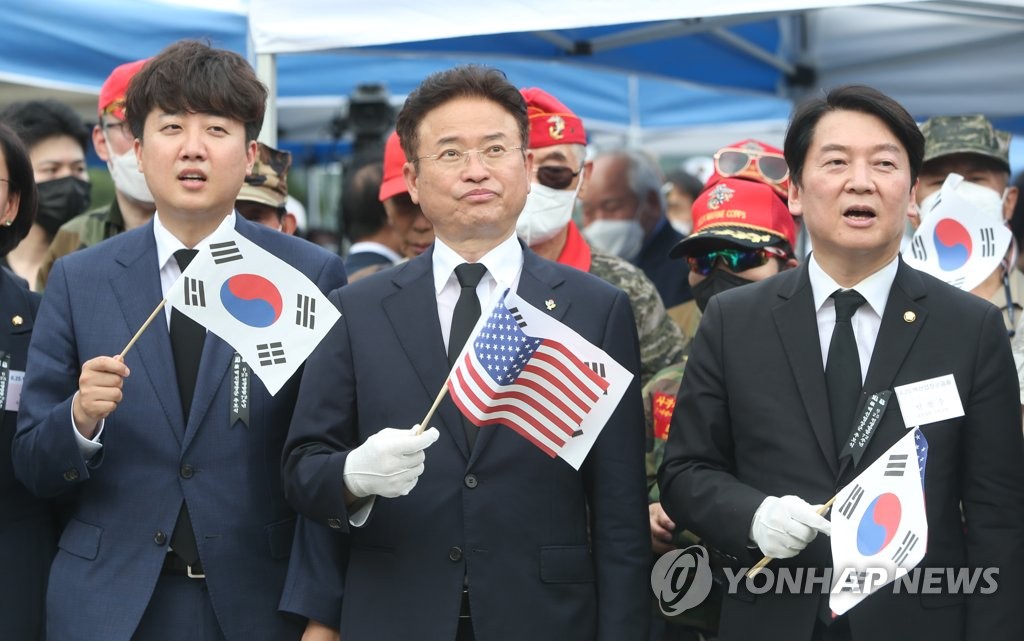 '티격태격' 이준석·안철수, 백선엽 2주기 추모식서 어색한 동석(종합)