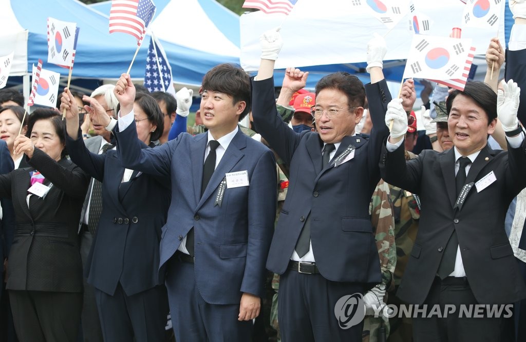 '티격태격' 이준석·안철수, 백선엽 2주기 추모식서 어색한 동석(종합)