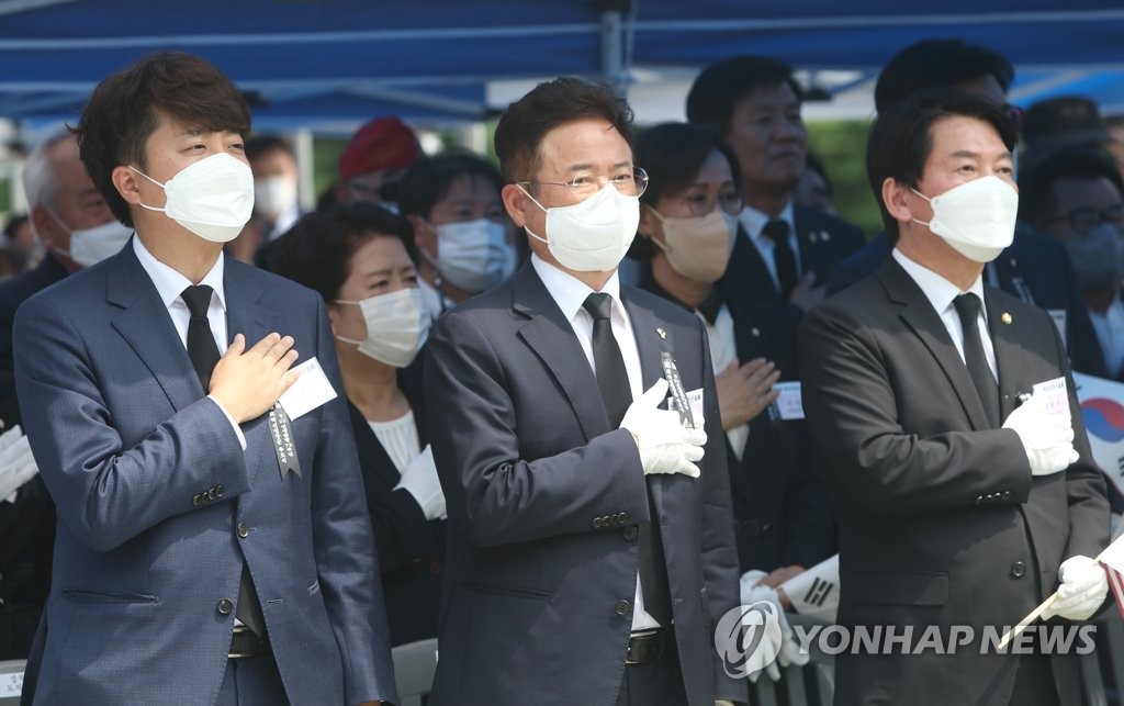 '티격태격' 이준석·안철수, 백선엽 2주기 추모식서 어색한 동석(종합)