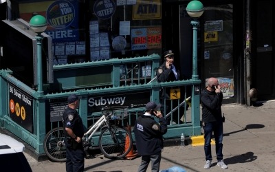 뉴욕시, 지하철역 '총기 스캐너' 도입 검토…실현 가능성은?