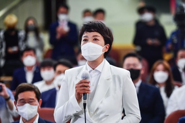 국민의힘 김은혜 경기도지사 후보가 2일 오전 경기도 수원시 장안구 선거사무소에서 패배를 인정하고 있다. 사진=연합뉴스