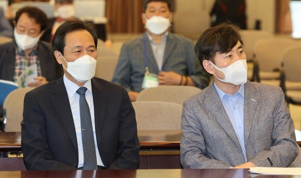 우상호 더불어민주당  비상대책위원장(왼쪽)과 국민의힘 하태경 의원 (사진=연합뉴스)