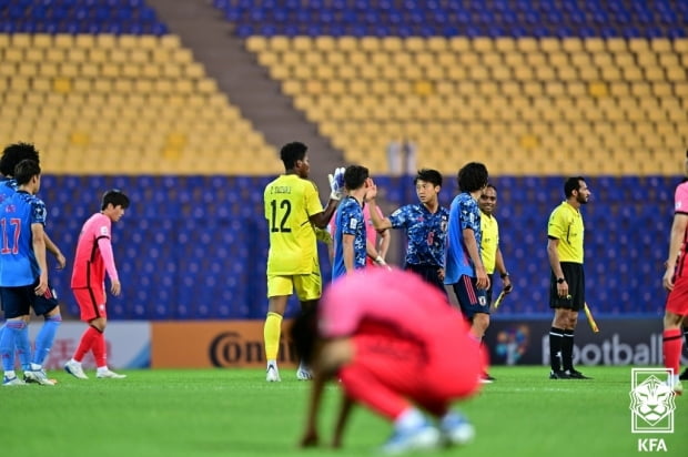 황선홍 감독이 이끄는 한국 U-23(23세 이하) 축구대표팀이 지난 12일 우즈베키스탄 타슈켄트의 파흐타코르 스타디움에서 열린 일본과 2022 아시아축구연맹(AFC) U-23 아시안컵 8강에서 0-3으로 완패했다. 사진은 한일전 경기 모습. 사진=연합뉴스