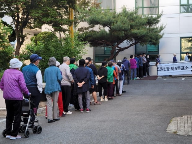 [6·1 지방선거] "공약 반드시 지켜주길"…경기지역 투표소 북적