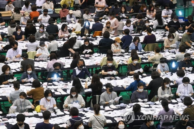 [6·1 지방선거] 정당지지율, 국민의힘이 전국 13곳서 우위