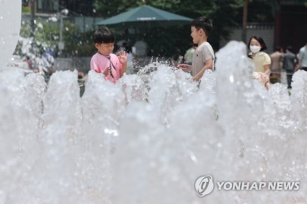 수도권 등 30도 안팎 더위…밤부터 제주·남해안 비