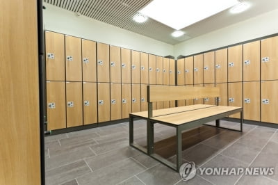 골프장 탈의실 천장에 CCTV가…경찰 수사