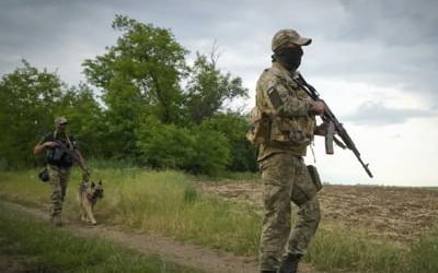 "우크라군 인명피해, 하루 1000명으로 증가…전사자만 200~500명"