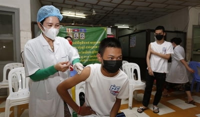 캄보디아, 52일만에 코로나 감염 확인…훈센 "백신 맞아야"