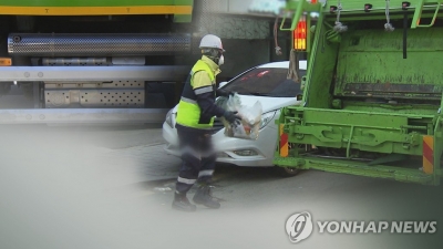 길거리 청소하는 환경미화원에 '가벼운 안전모' 허용