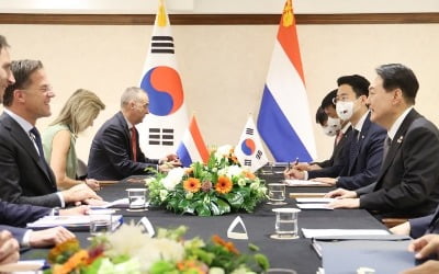 尹 "ASML 韓투자, 공급망 안정"…네덜란드 총리 "상호 협력"